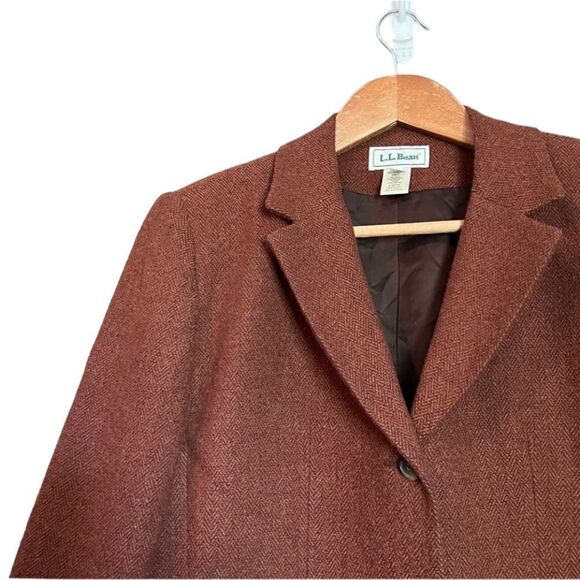 L.L. Bean wool blend blazer with shoulder padding - Picture 2 of 12